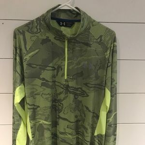 Under armour pullover like new